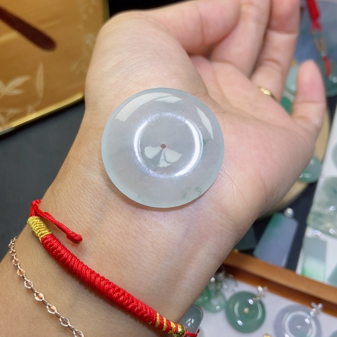 T***M翡翠未镶嵌颈饰翡翠