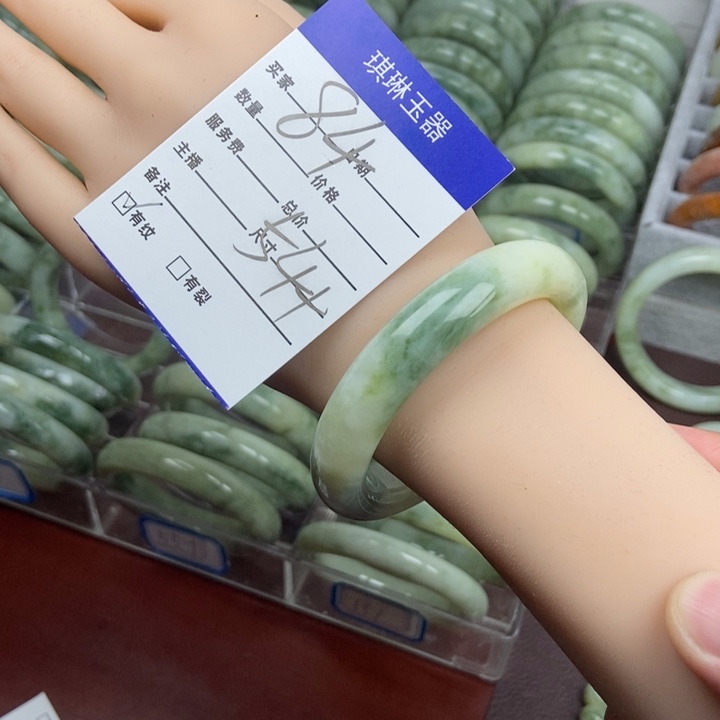 蛇纹石玉手镯未镶嵌