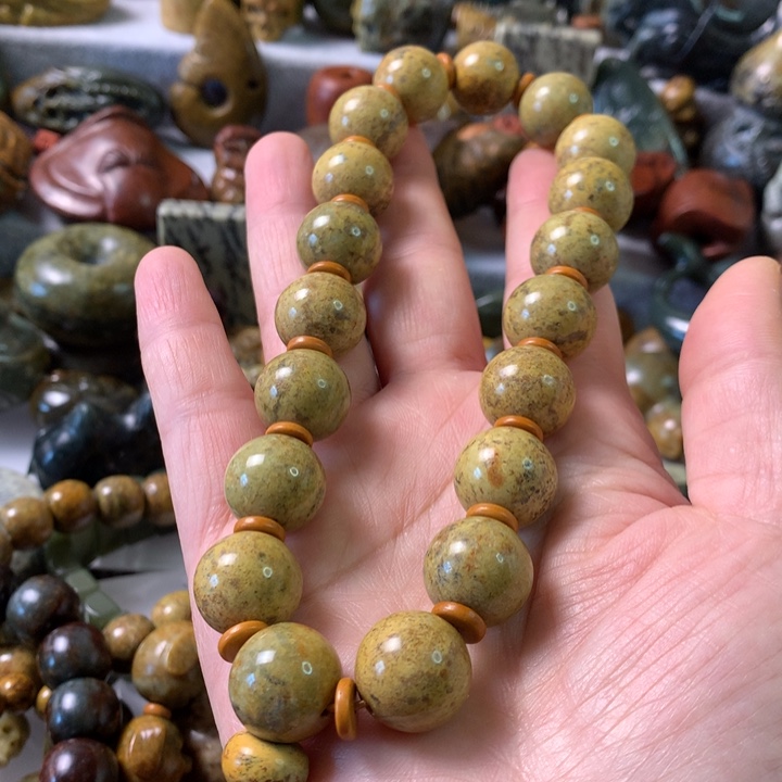 未镶嵌岫岩河磨玉（透闪石质玉）把件