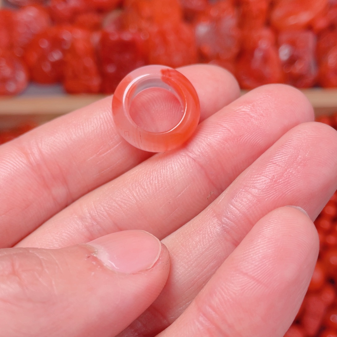 南红玛瑙手链未镶嵌孙****?