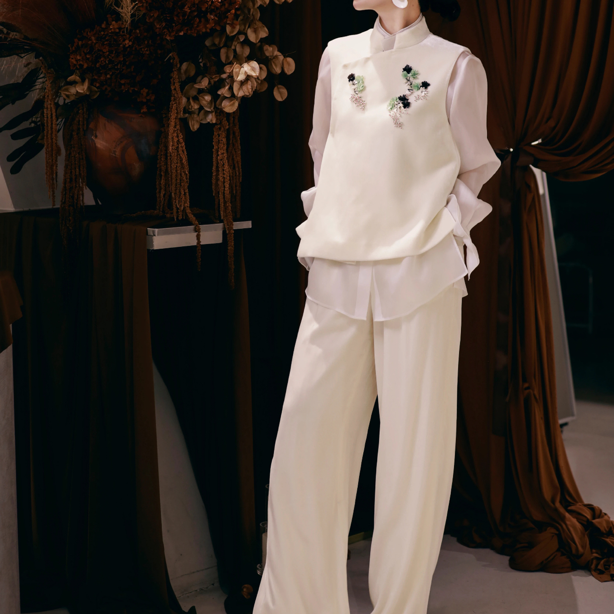 【贵夫人专属】26年任玉琼国风真丝丝绒白色直筒休闲阔腿裤