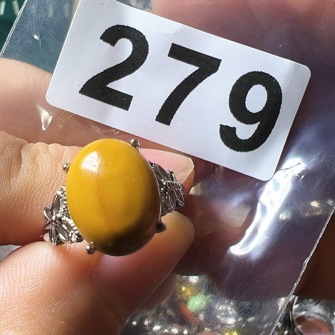 石英质玉戒指未镶嵌