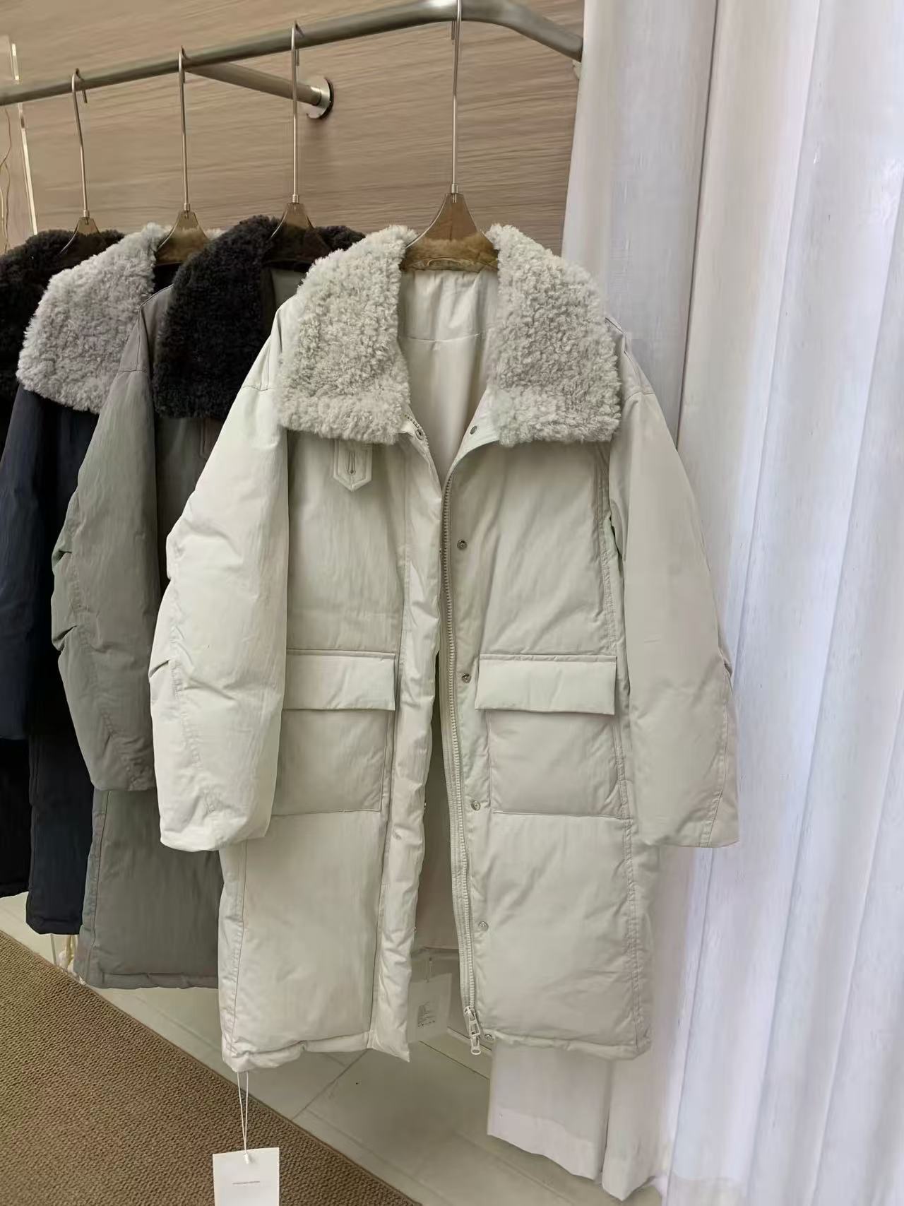 设计感翻领拼接羊羔毛长款棉服百搭女2025冬季新款加厚保暖外套