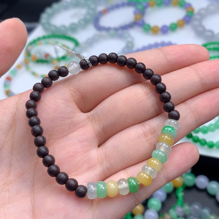 翡翠手镯未镶嵌翡翠