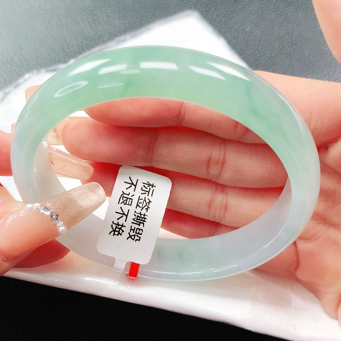 翡翠手镯未镶嵌59圈