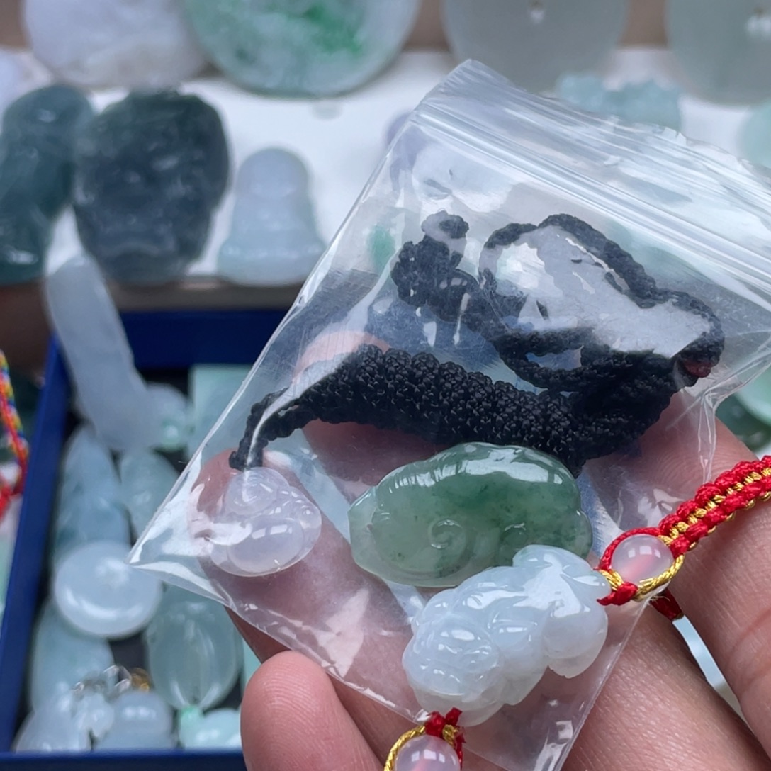 翡翠未镶嵌颈饰8888