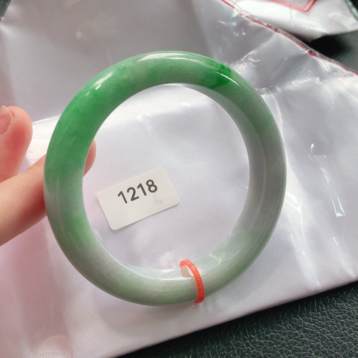 翡翠手镯未镶嵌天然翡翠手镯