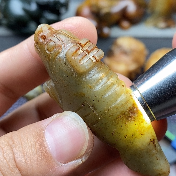 未镶嵌蛇纹石玉颈饰