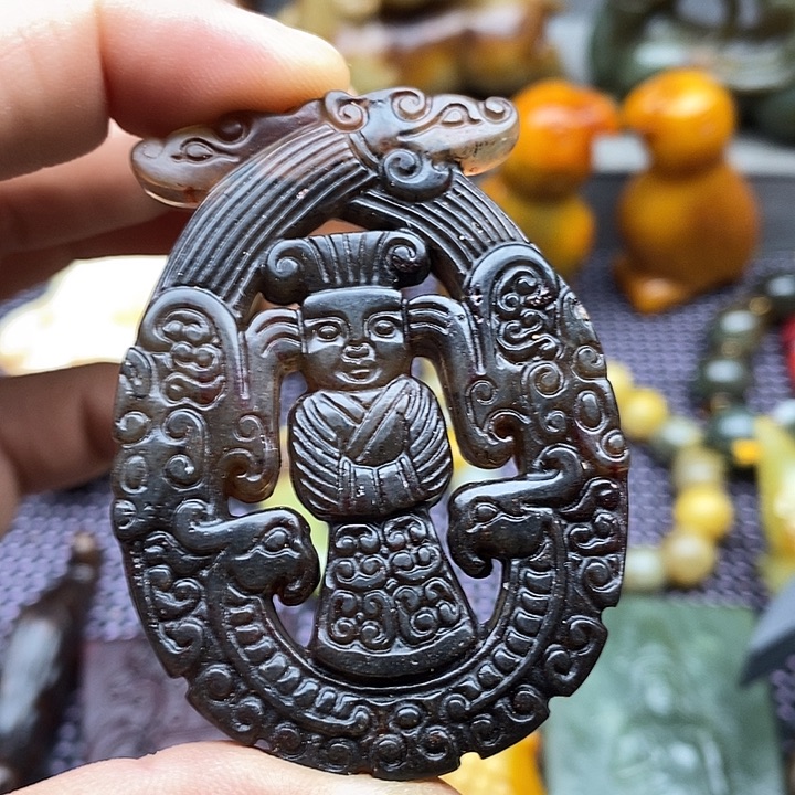 未镶嵌蛇纹石玉颈饰
