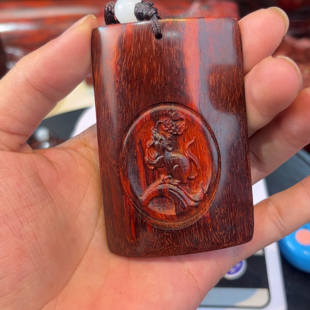 汪***海印度小叶紫檀手把件