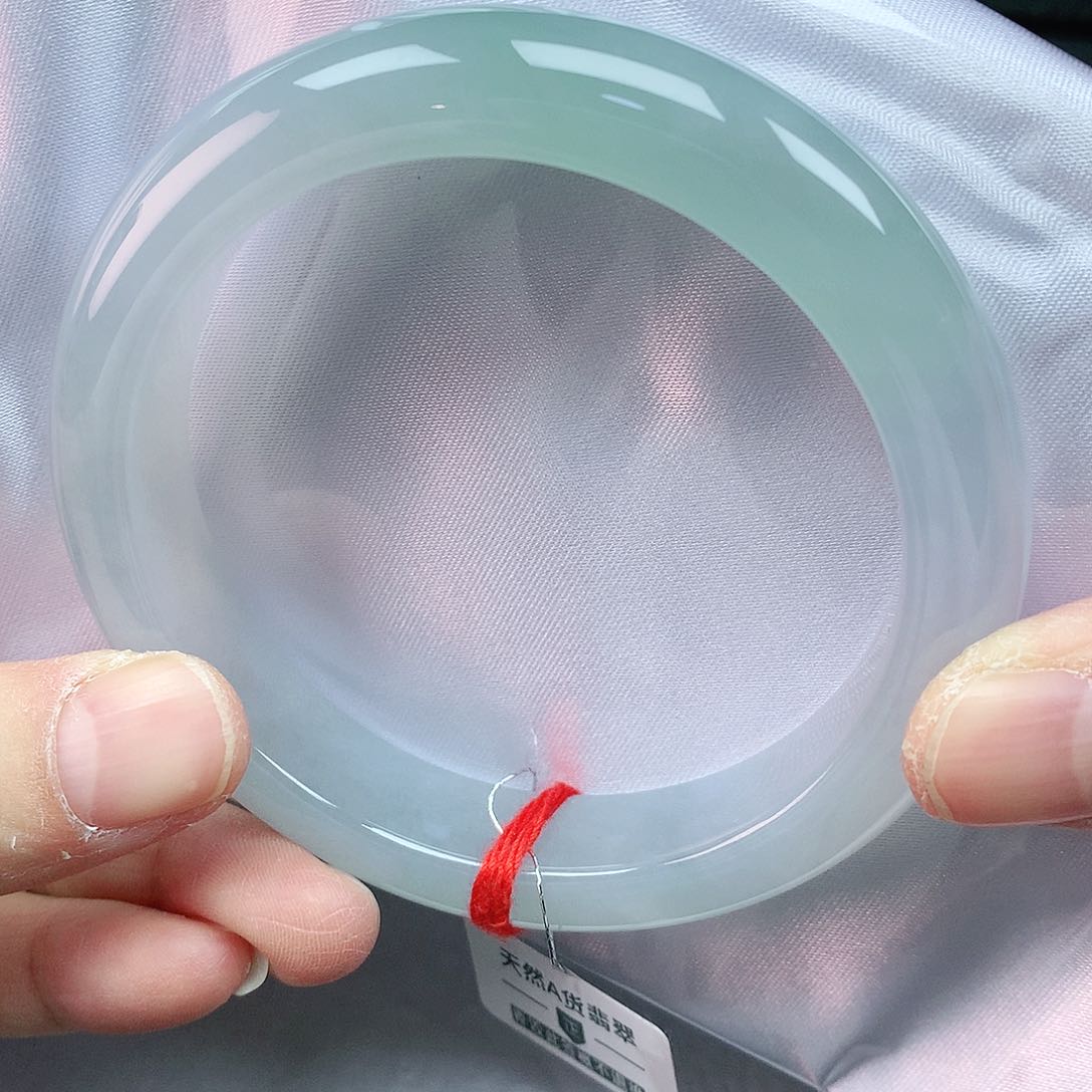 翡翠手镯未镶嵌60圈