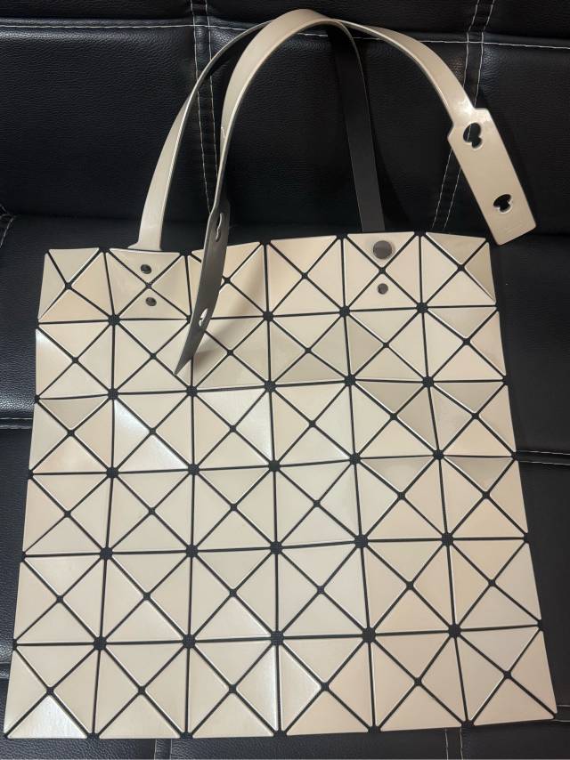 Issey Miyake/三宅一生 手提包 奶茶色6格 sd6244/2505