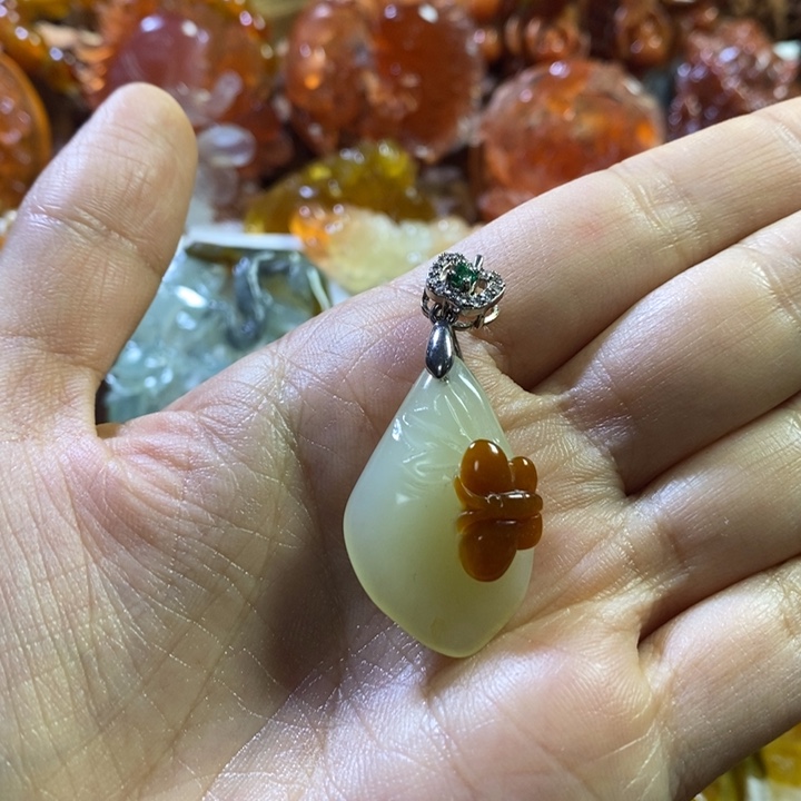 蛇纹石玉未镶嵌颈饰