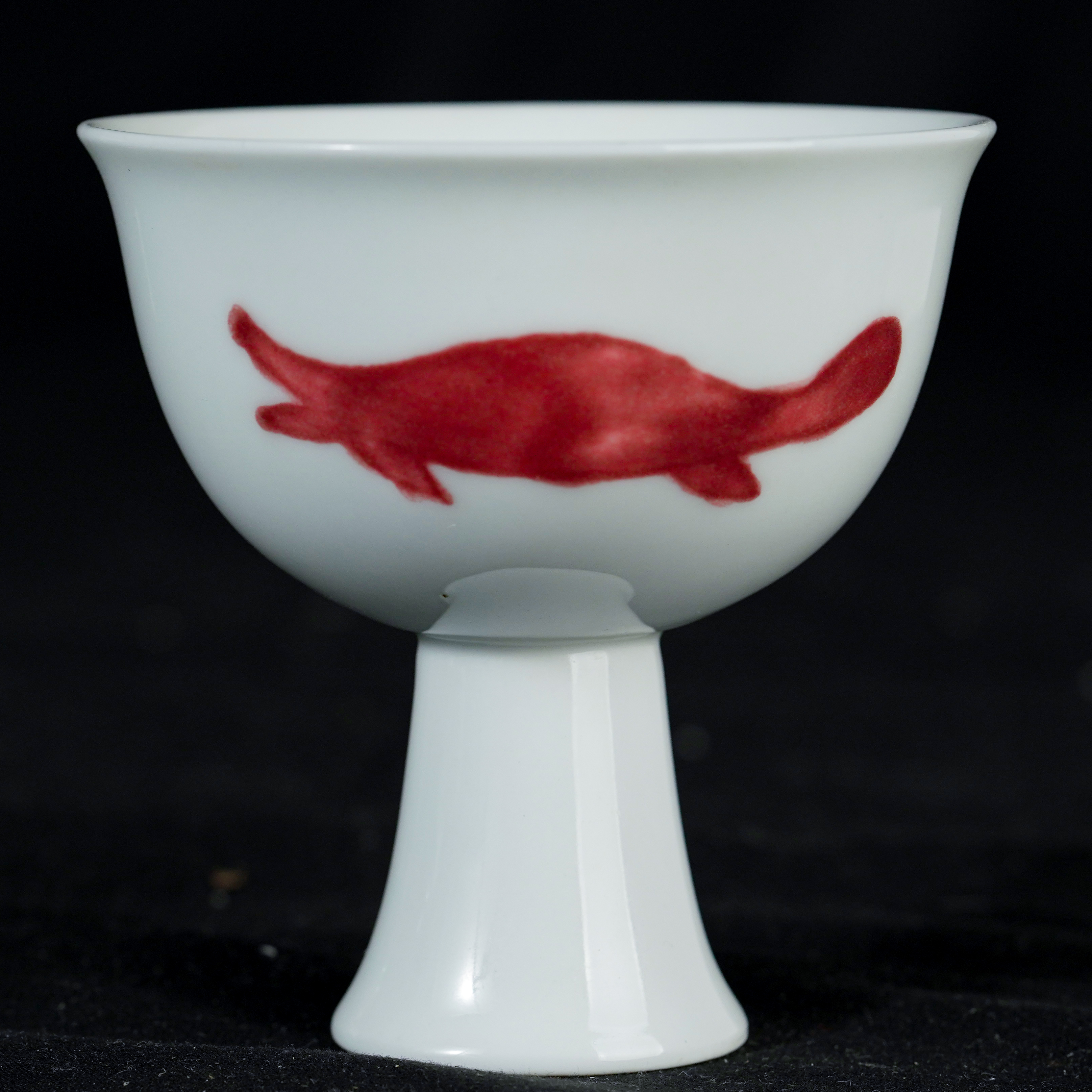 明代宣德釉里红三鱼纹高足杯BZYDM00935