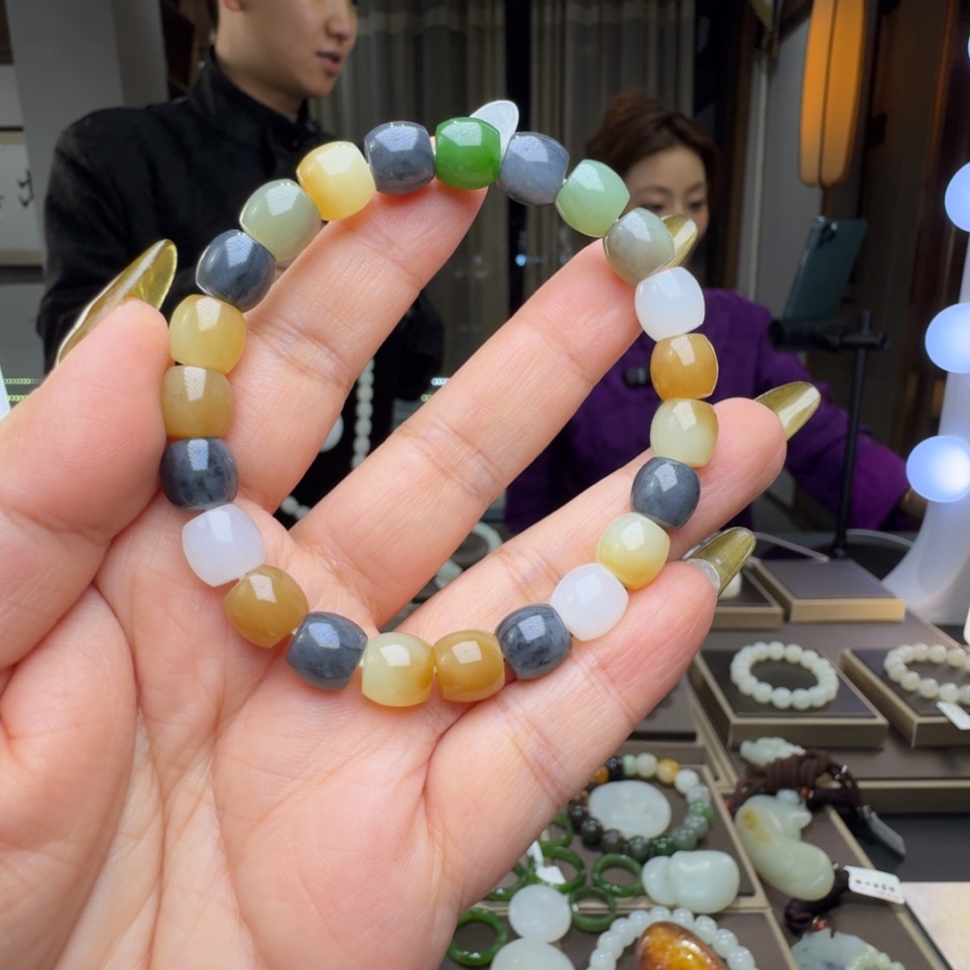 挚***陌和田玉未镶嵌颈饰