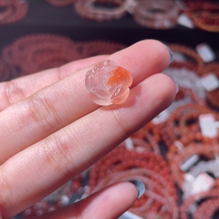 南红玛瑙未镶嵌玫瑰花2272