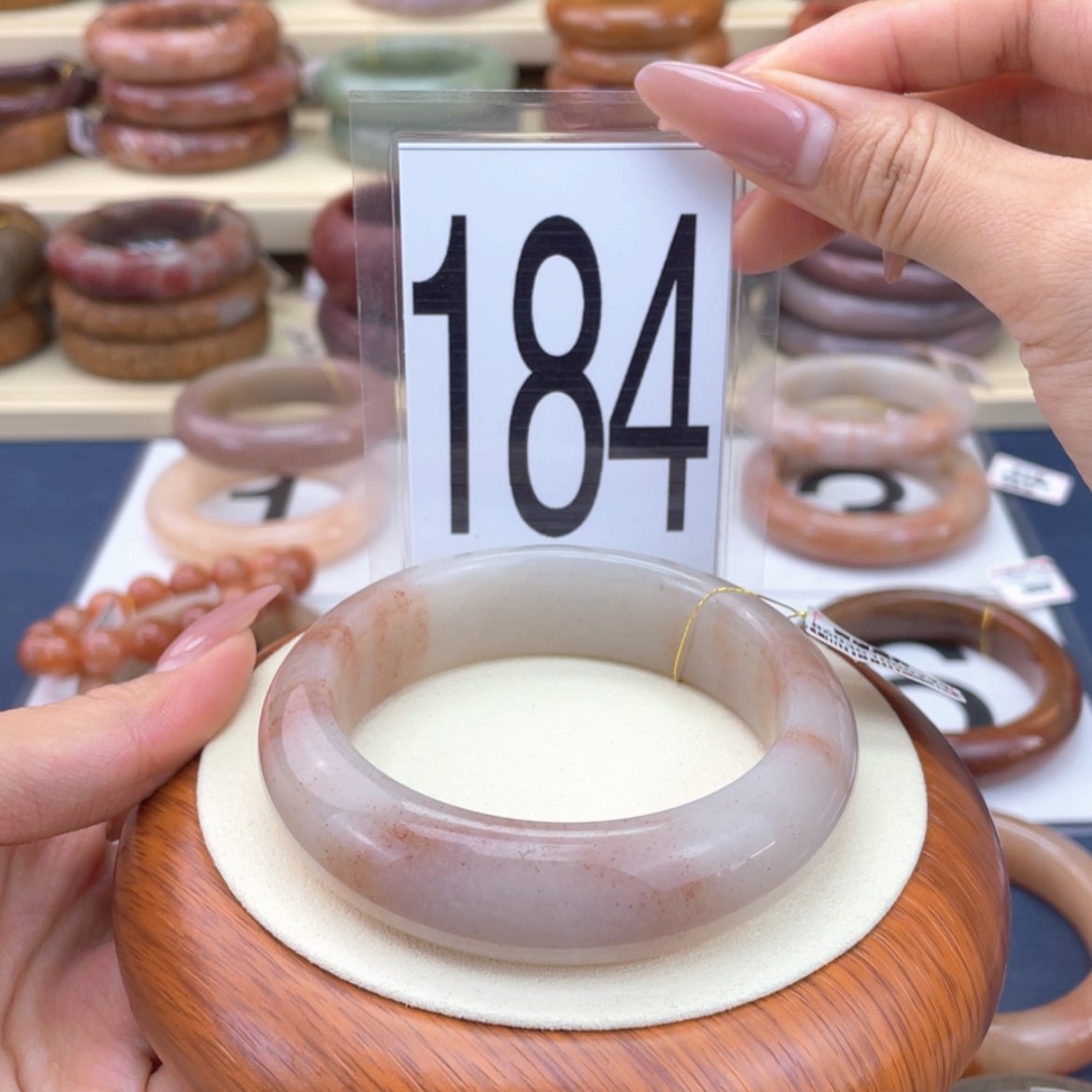 【闪购商品】石英质玉手镯未镶嵌