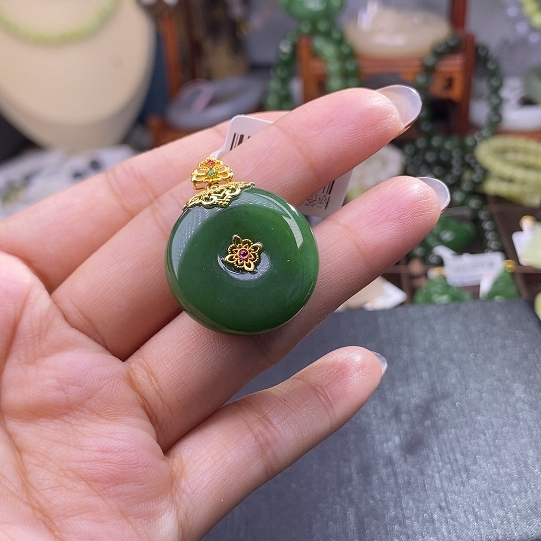 和田玉毕业级老矿料碧玉七号坑金镶平安扣未镶嵌