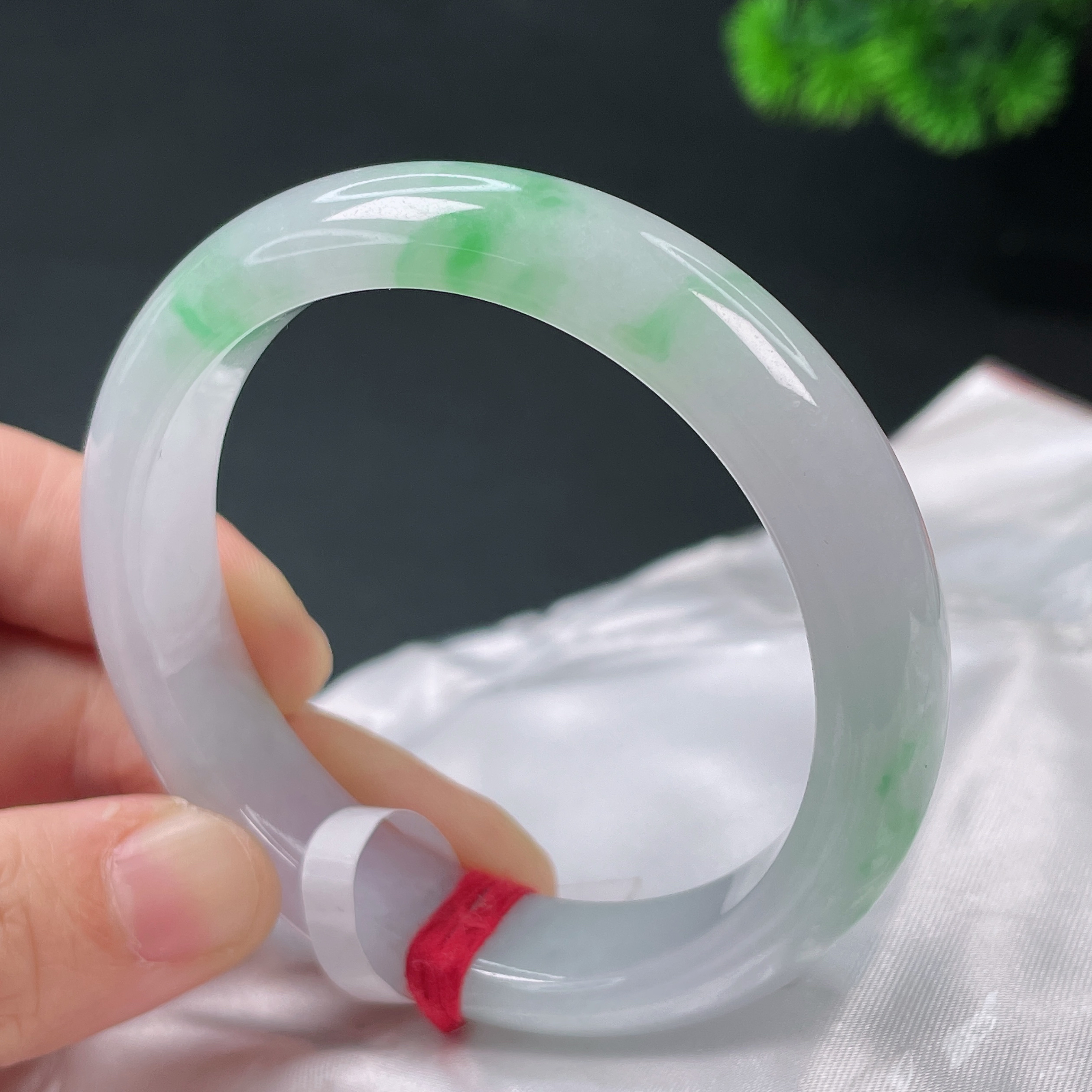 1214缅甸天然翡翠A货55圈白底青飘阳绿手镯时尚百搭少女妈妈款