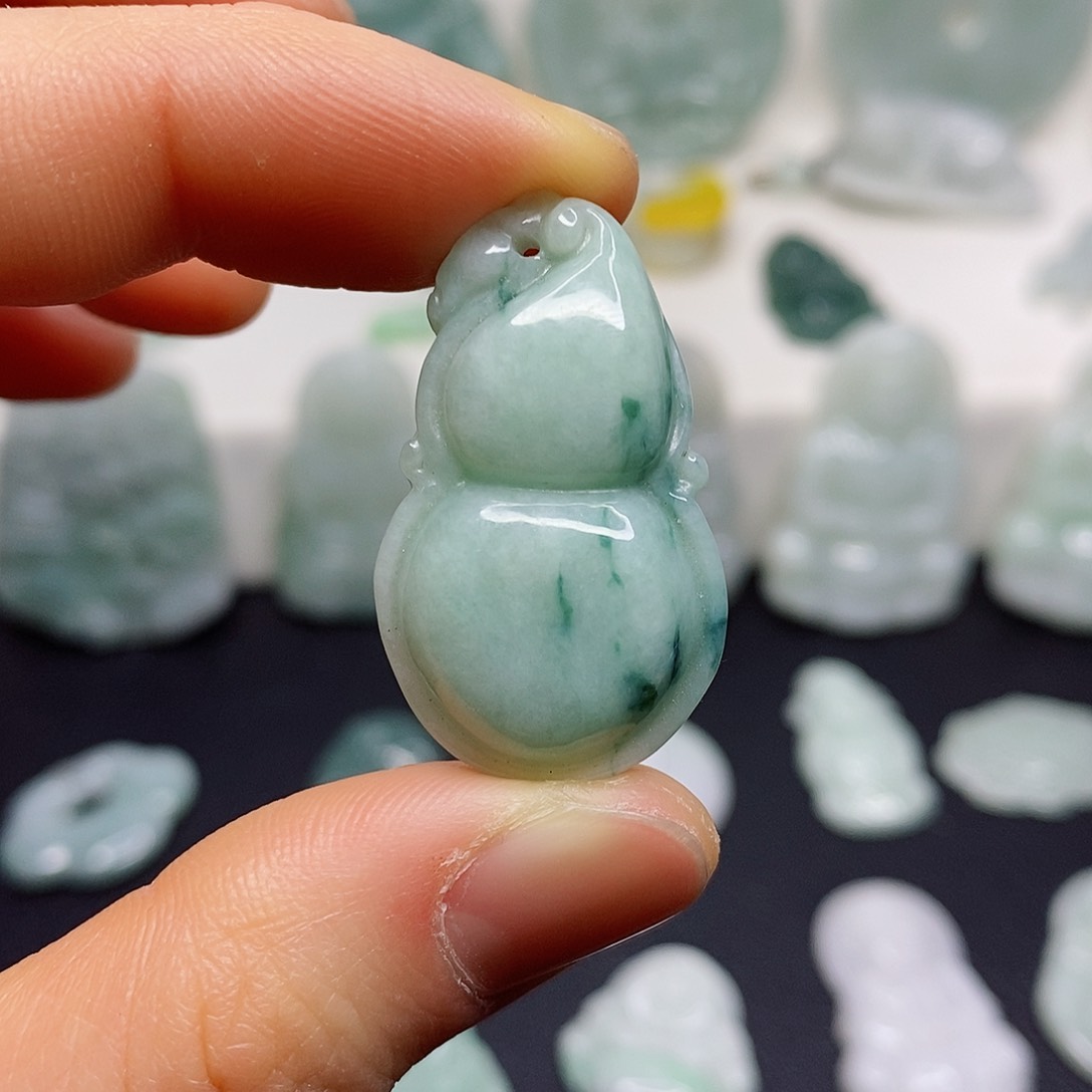 翡翠颈饰未镶嵌吊坠