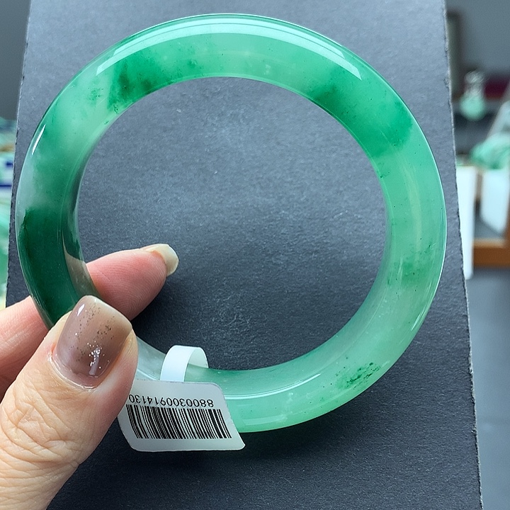 敏***姐石英质玉未镶嵌手镯