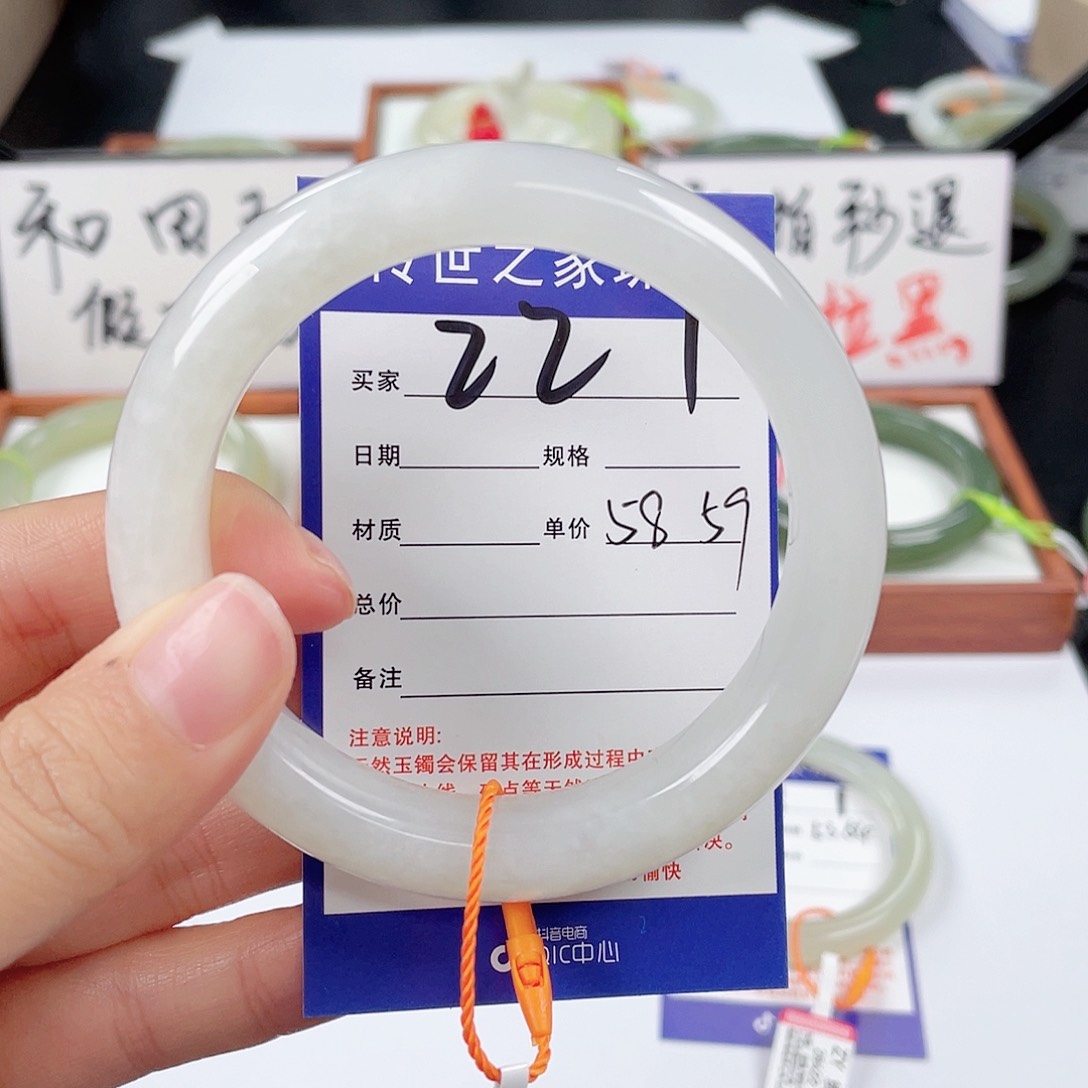 和田玉手镯未镶嵌