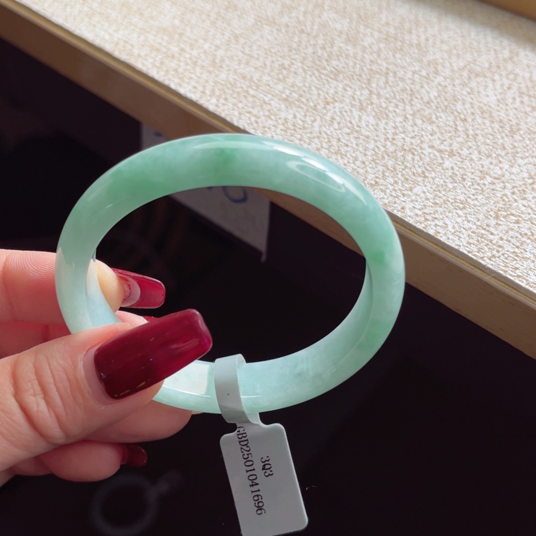 翡翠手镯未镶嵌手镯