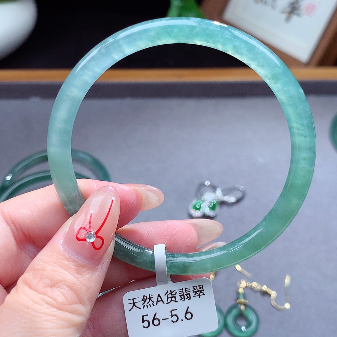 翡翠手镯（圆镯）未镶嵌