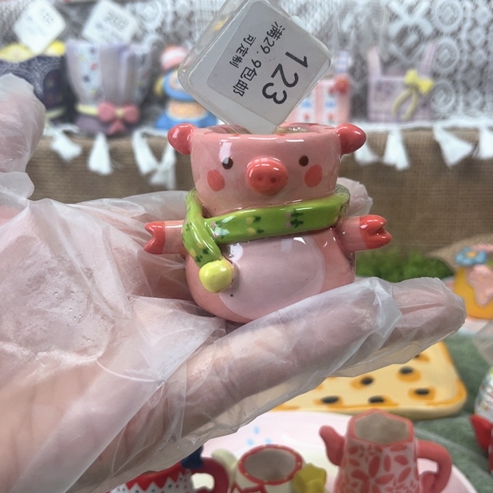 123猪猪花盆手绘花盆