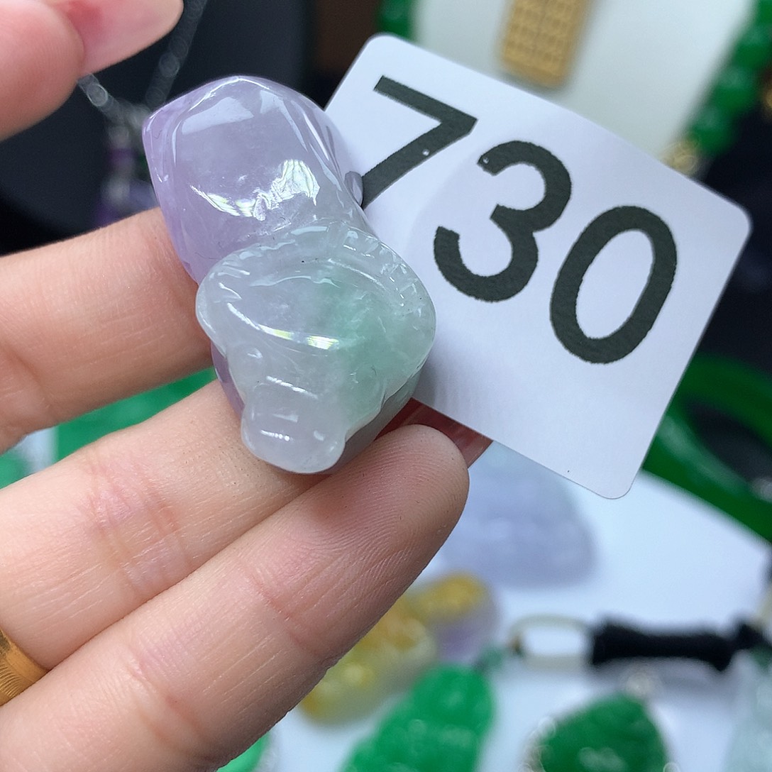 翡翠吊坠(赠链)未镶嵌