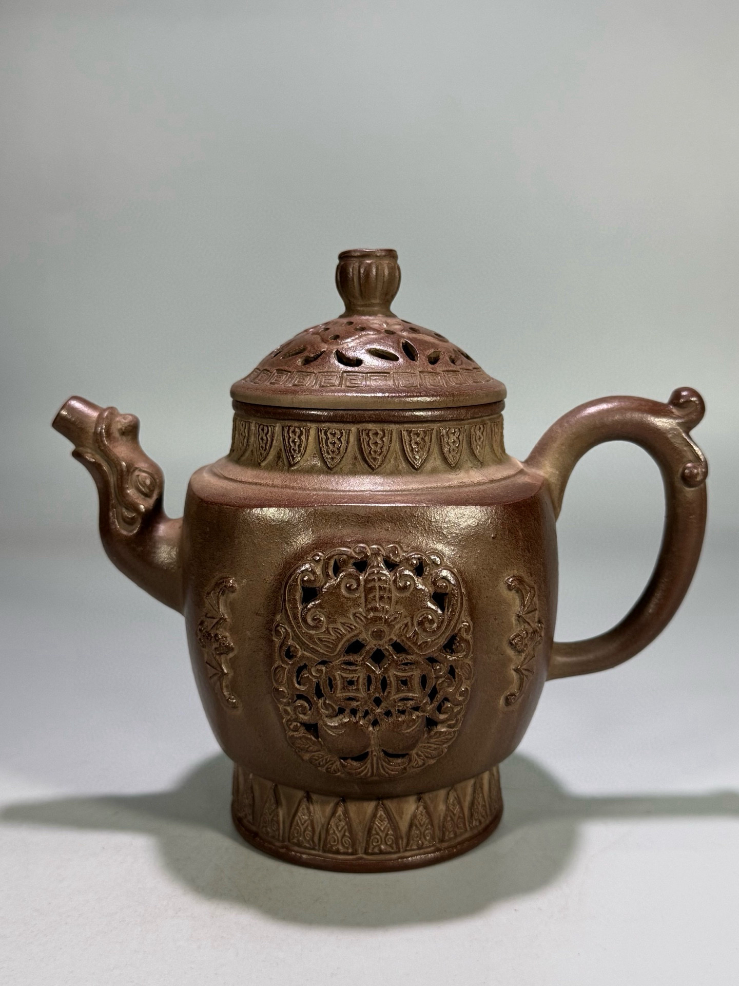 印花贴绘镂空福寿宫灯壶 落款「邵形龙」容量约520cc 