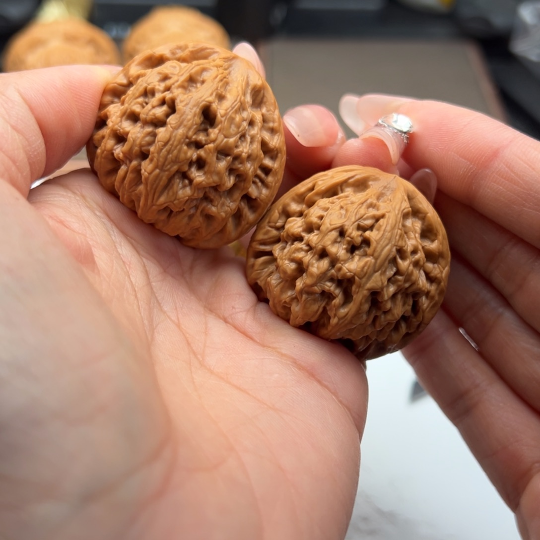 文玩核桃把件红锦鲤38