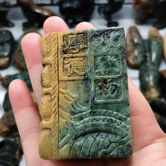 岫岩河磨玉（透闪石质玉）未镶嵌把件