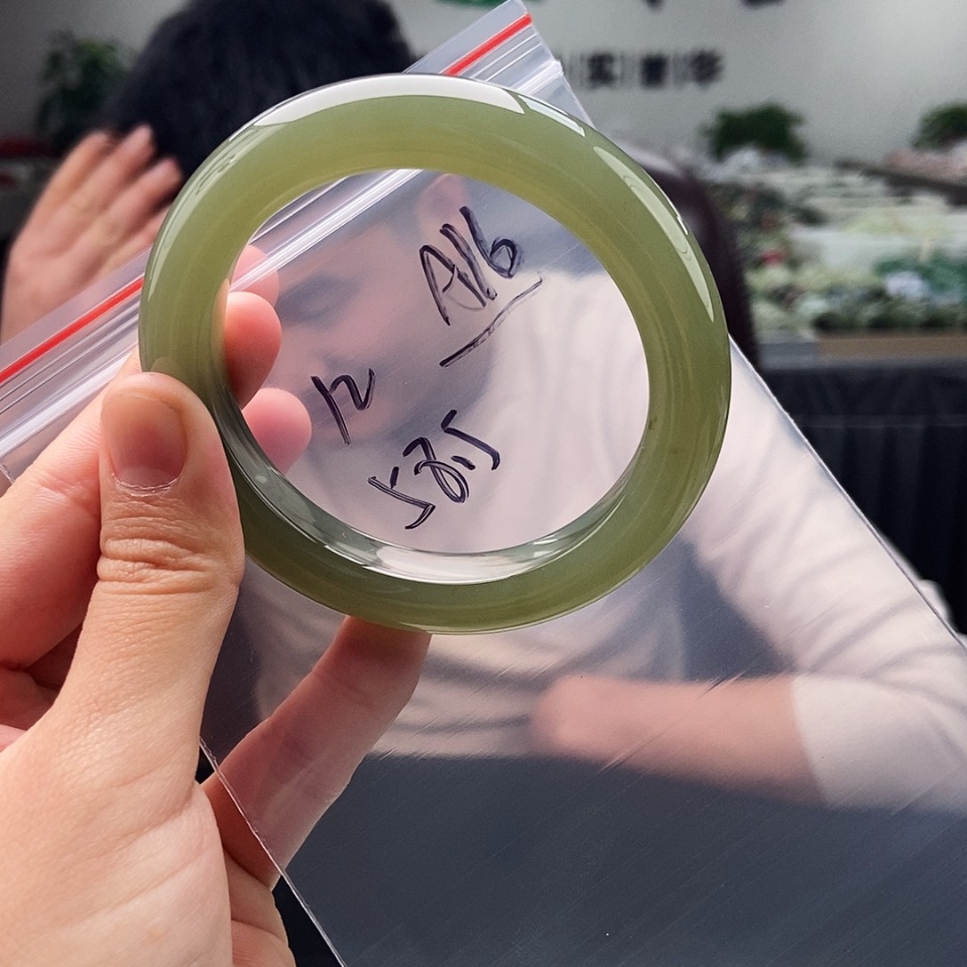 和田玉未镶嵌手镯拍一发一