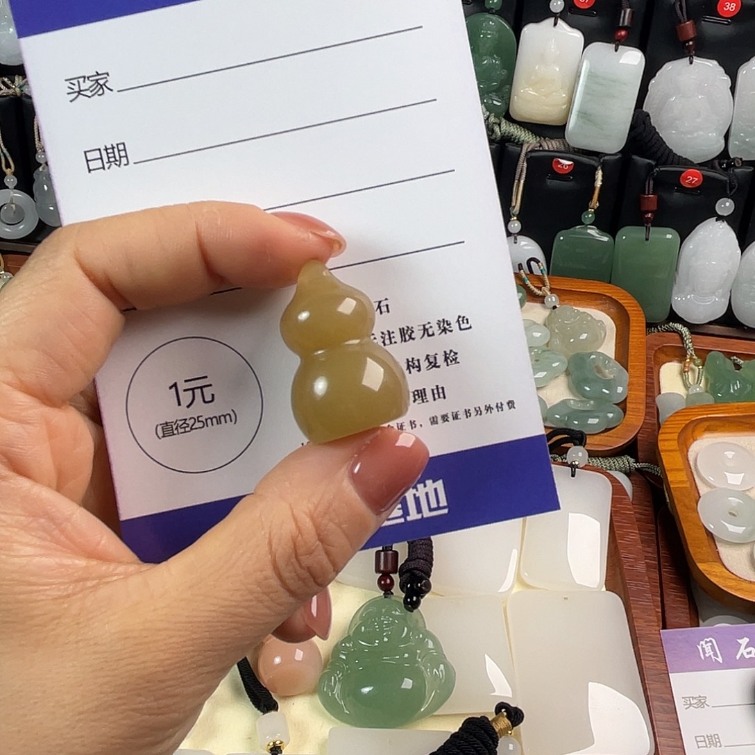 晚***。石英质玉未镶嵌颈饰