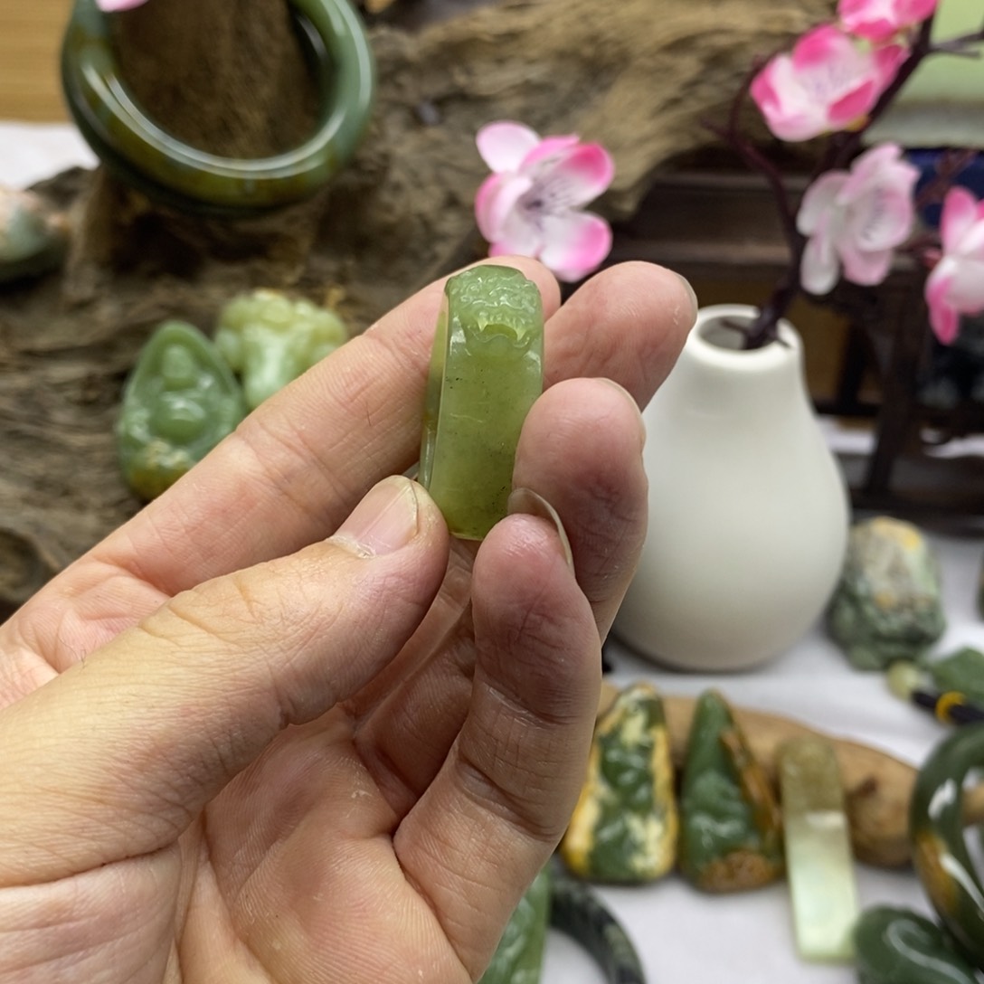 岫岩河磨玉（透闪石质玉）挂件未镶嵌