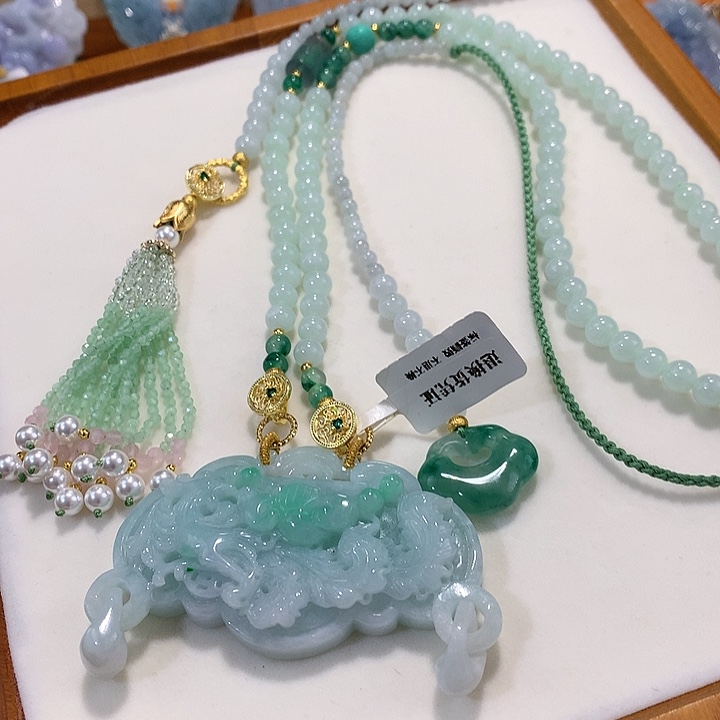 翡翠未镶嵌颈饰翡翠吊坠