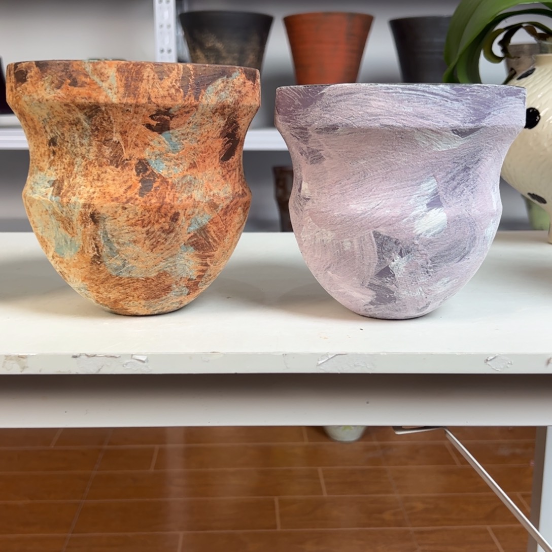 静***持两个景德镇手工花盆