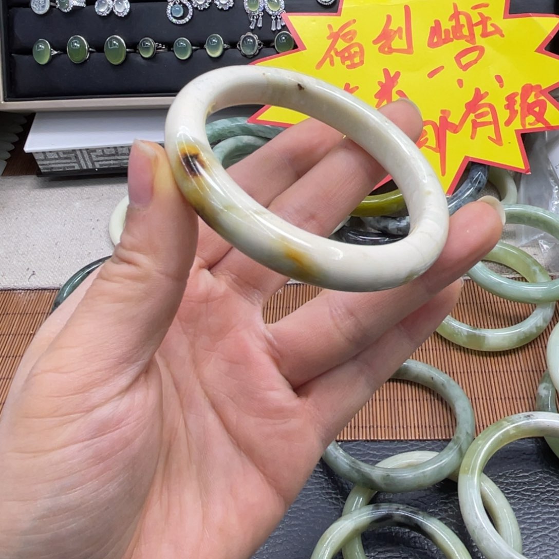 蛇纹石玉手镯未镶嵌56口径福利款有瑕疵