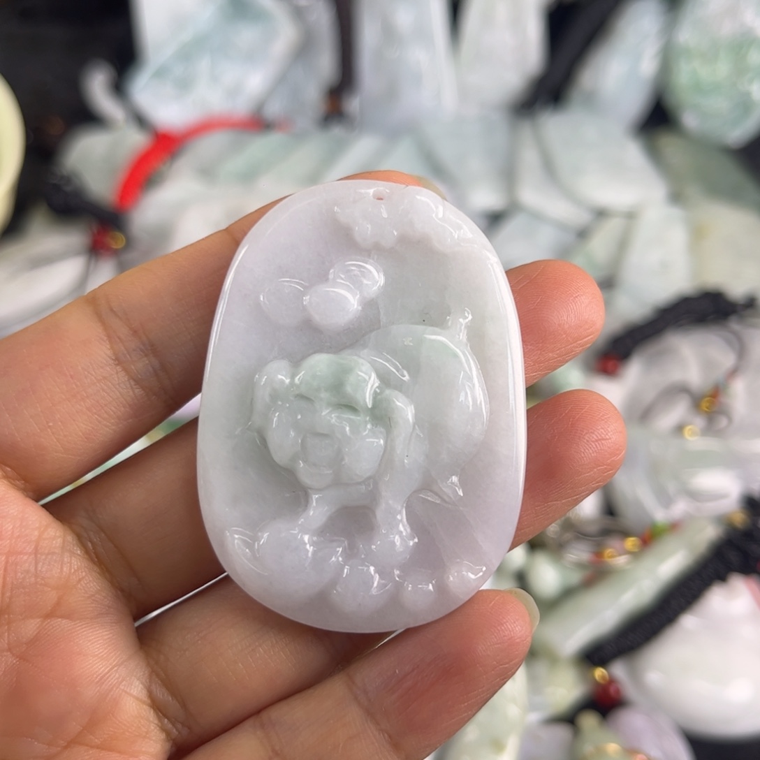 翡翠未镶嵌吊坠(不含链)瑕疵