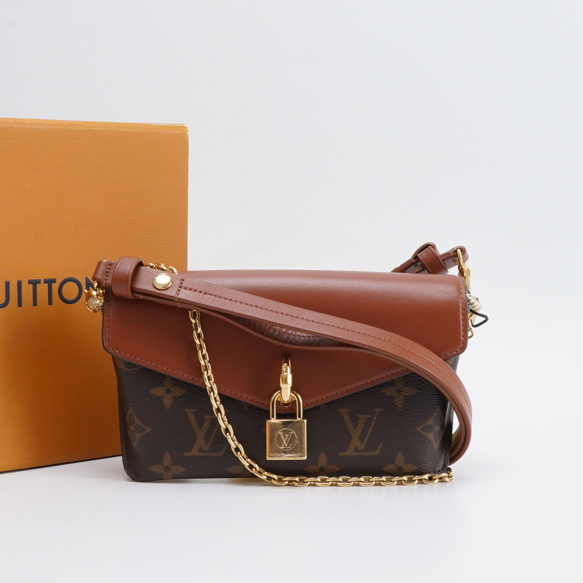 99新 LouisVuitton/路易威登 【总仓】 焦糖锁头/BG22000677/98新