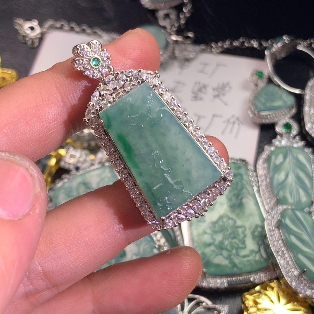 翡翠颈饰未镶嵌鹿牌