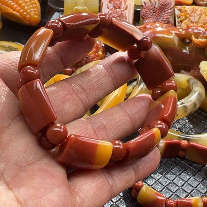 石英质玉（黄龙玉）颈饰未镶嵌