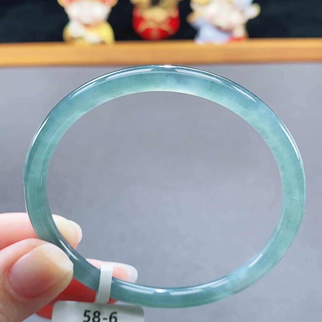 翡翠未镶嵌手镯130