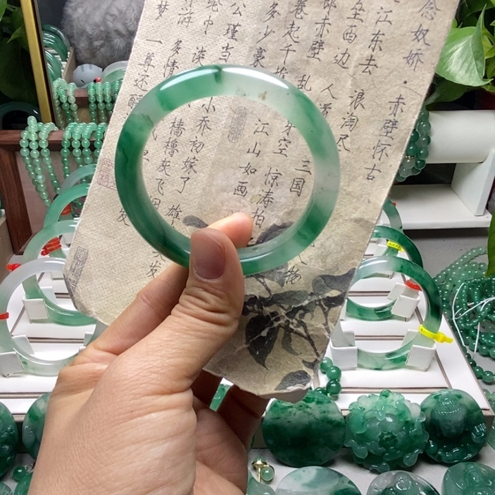 石英质玉未镶嵌手镯
