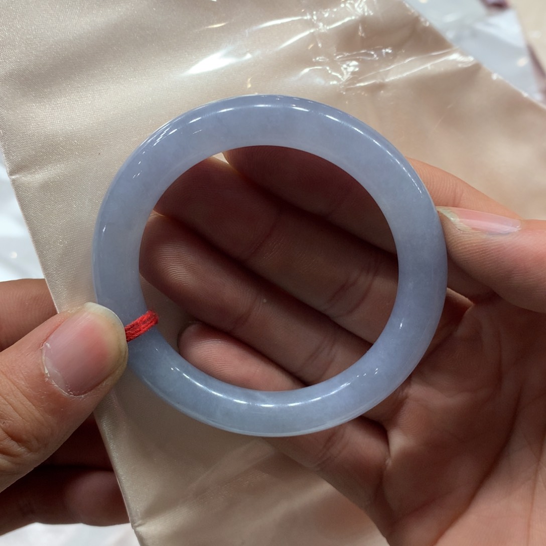 翡翠手镯未镶嵌翡翠