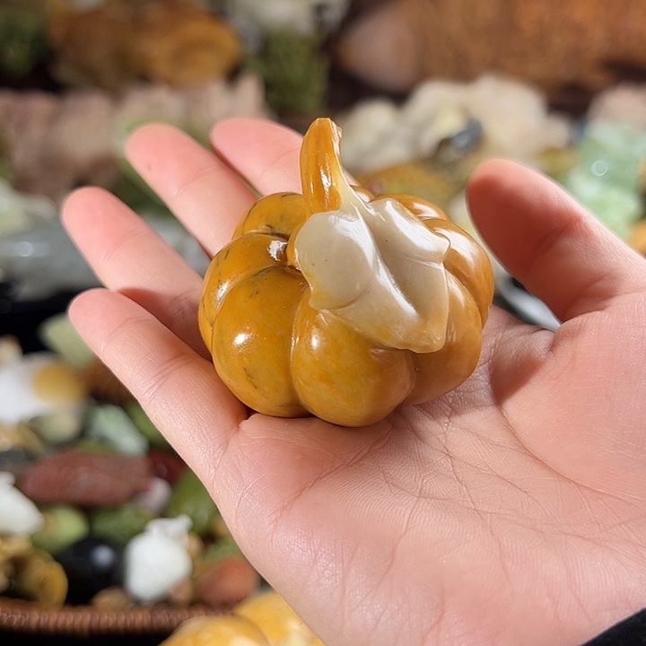 用***.石英质玉未镶嵌珠宝奇石