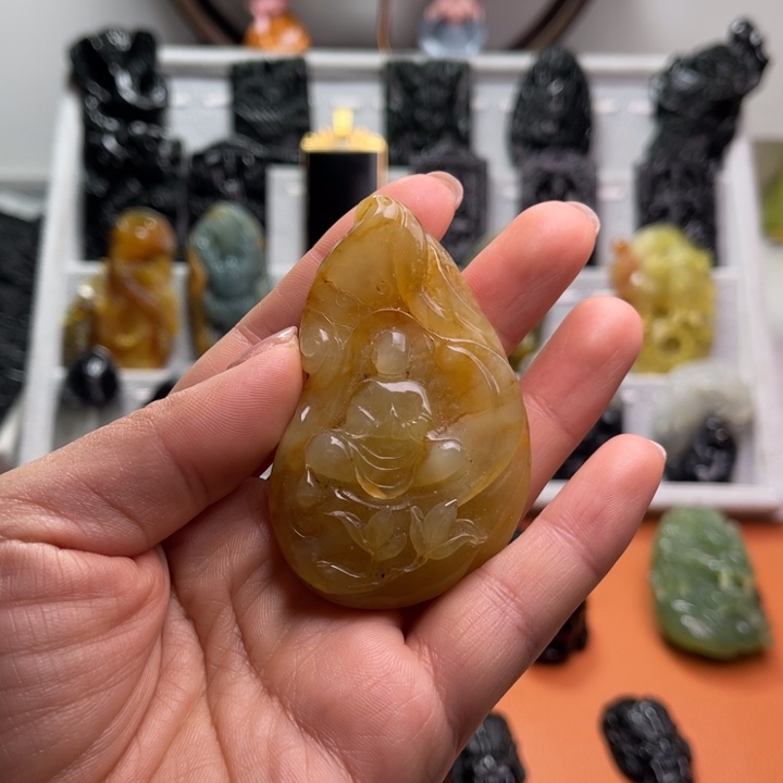 蛇纹石玉颈饰未镶嵌