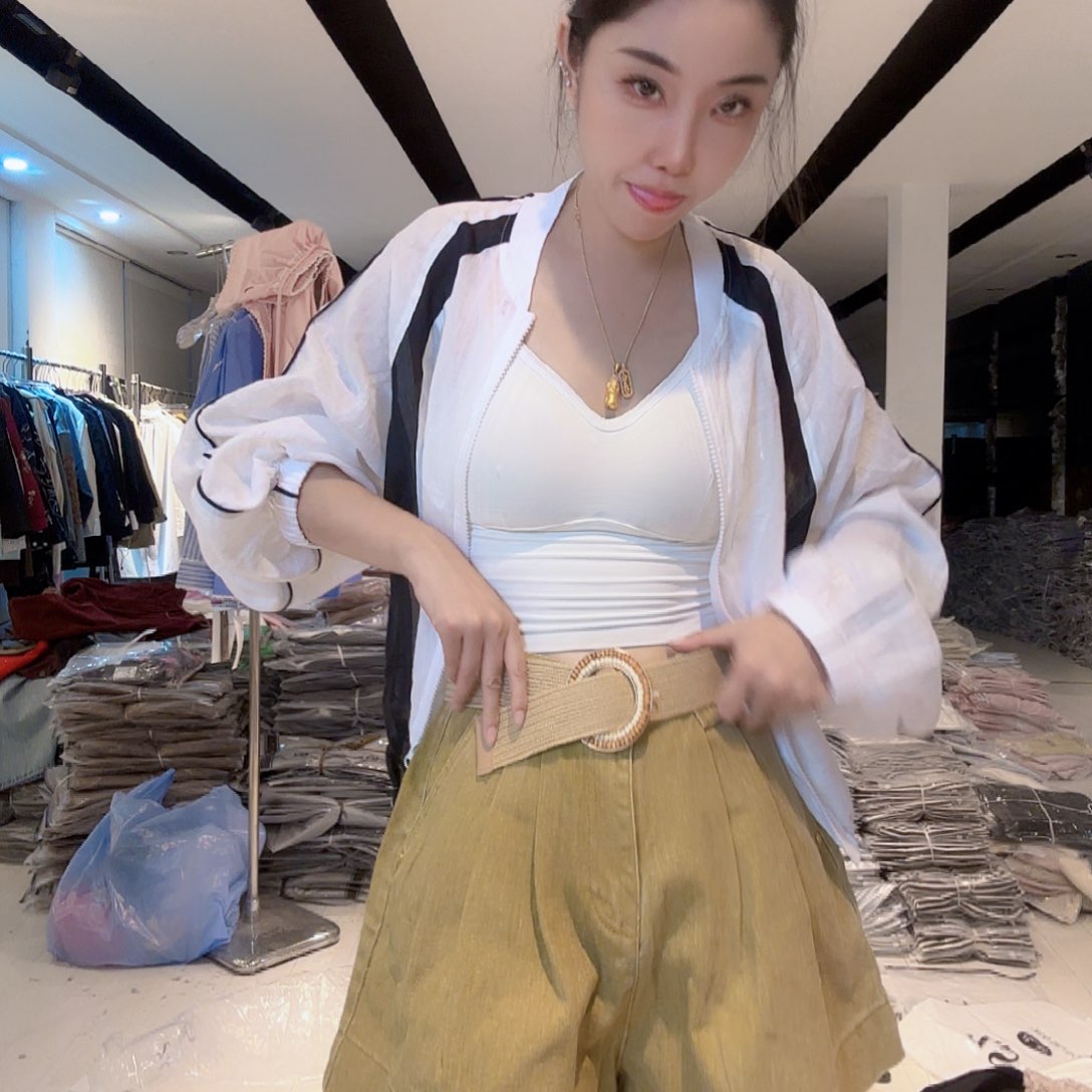 黄色短裤6467979778