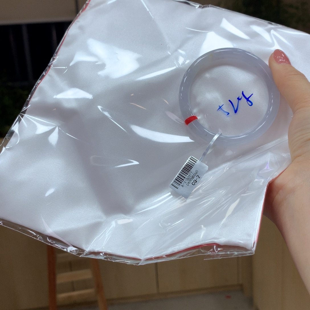 翡翠手镯未镶嵌不退不换